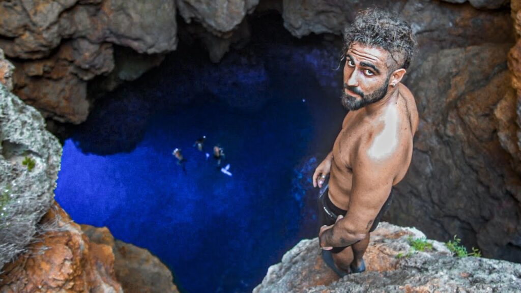 Dónde encontrar calas con cuevas submarinas en Ibiza